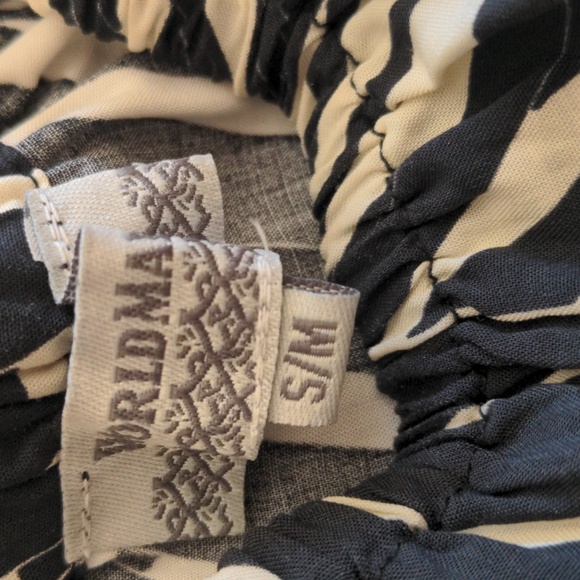 World Market Quarter Sleeve Blouse Women's Black Cream Tropical Print Size S/M - Picture 7 of 8